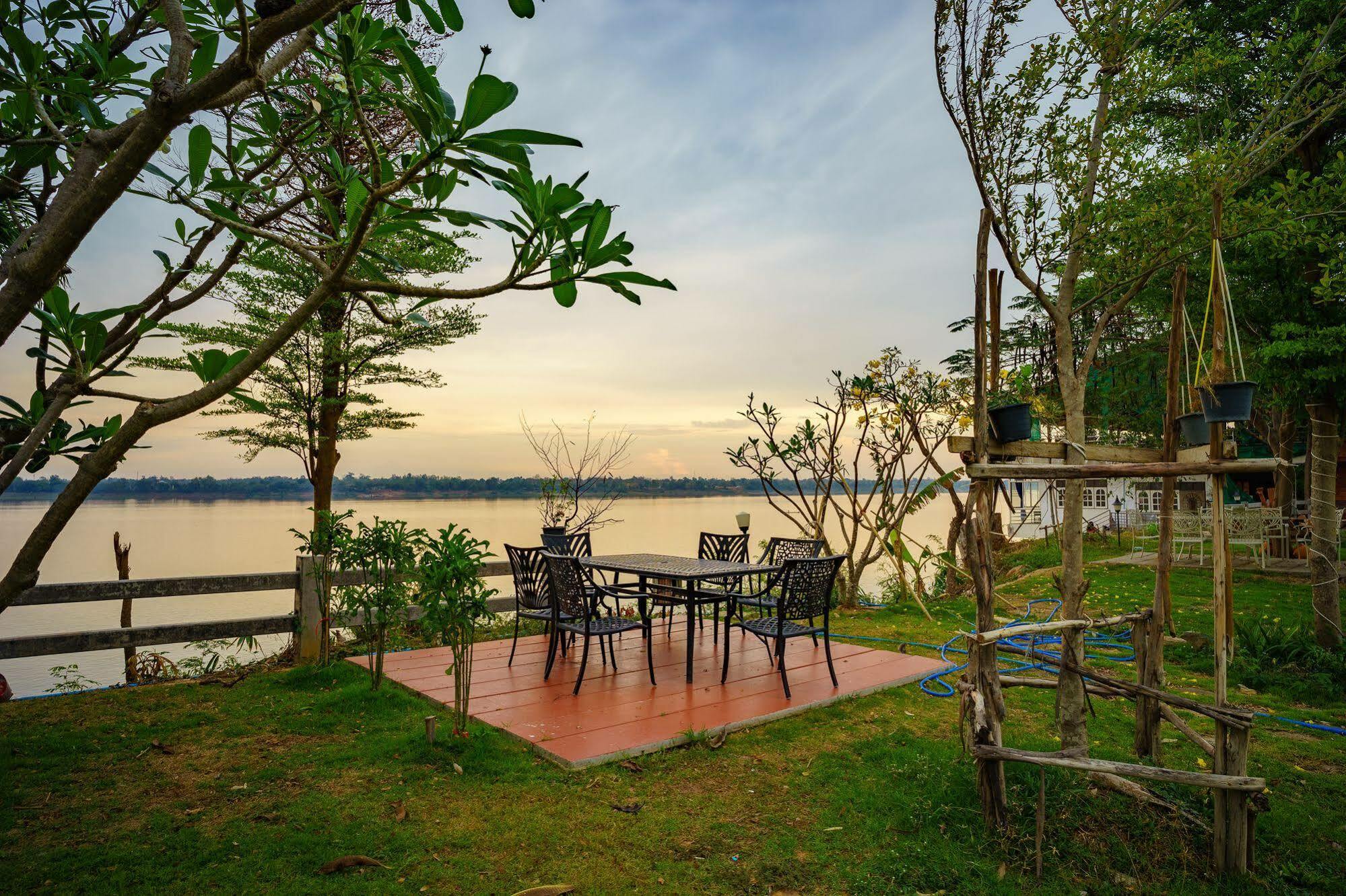 Vieng Khong Hotel Mukdahan Exterior photo